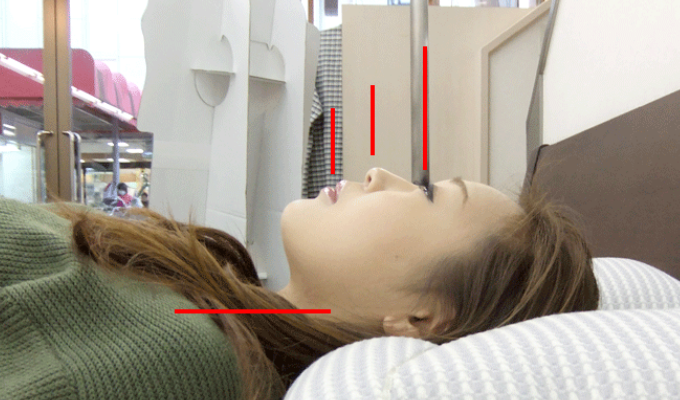 枕のオーダーメイドを大阪 睡眠改善研究室ですると 女性1